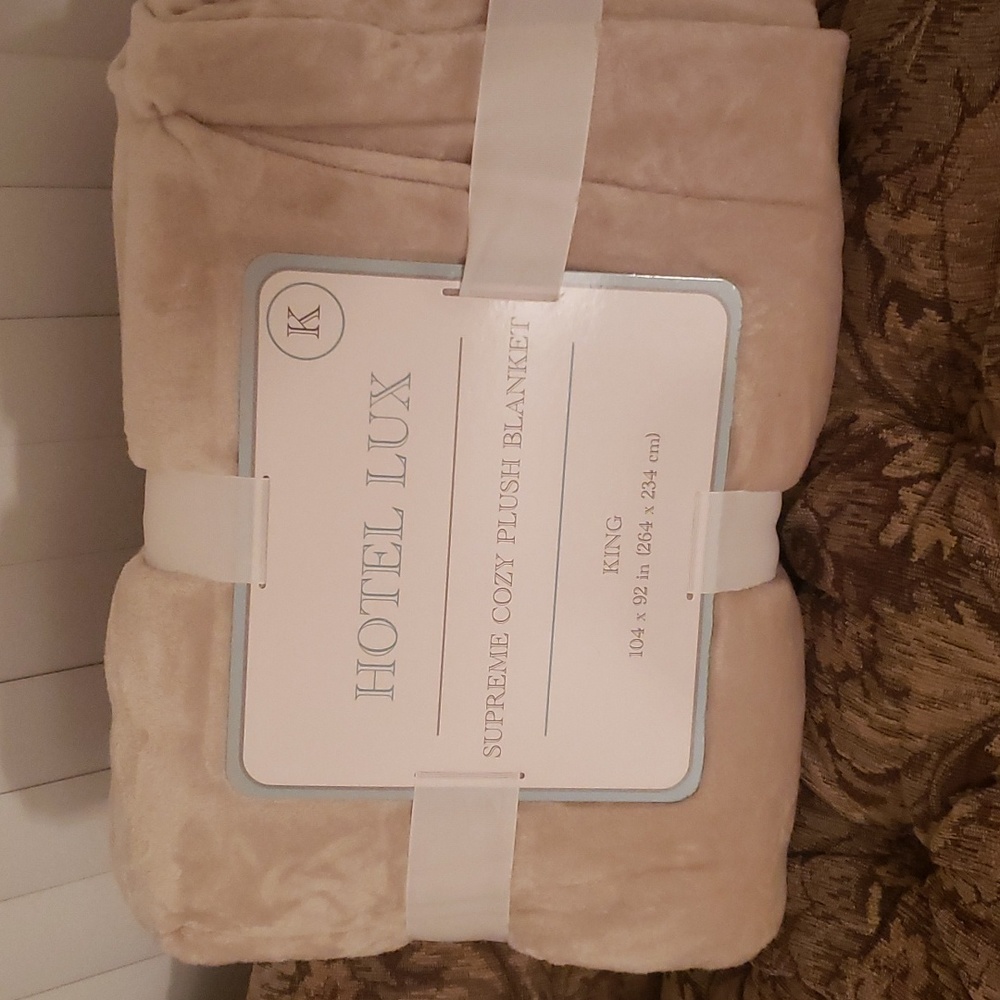 New, Hotel Luxury king size plush blanket.